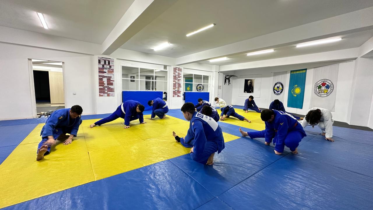 Занятия дзюдо для детей в спортивном клубе Алматы