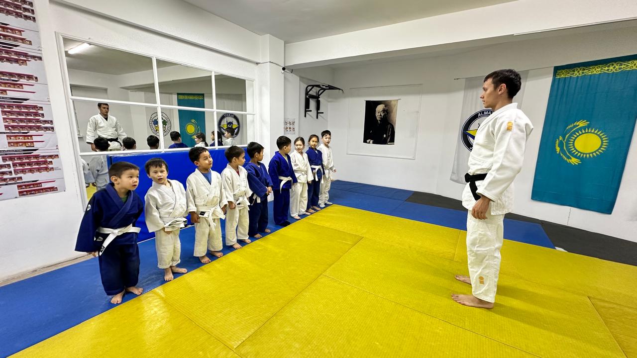 Занятия дзюдо в спортивном клубе Алматы